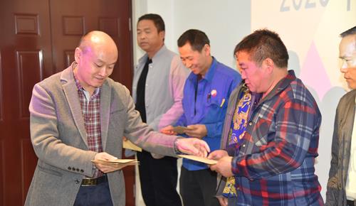 金秋助学金——z6com尊龙为员工子女发放助学金